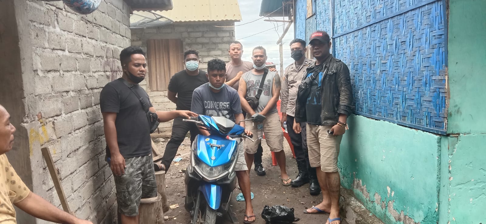 AKP Oka Deswanta Pimpin Penangkapan  Pencuri Motor Yang Parkir Di Halaman Gereja Paupire Ende
