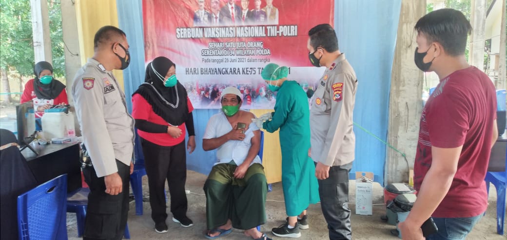 Vaksinasi Masal Di Polsek Nangapanda, 11 Orang Tidak Lolos Screening Dari Target 120 Orang