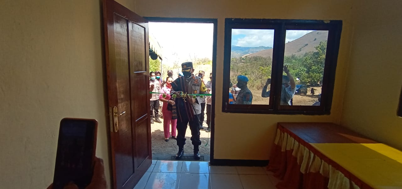 Dekatkan Pelayanan, Kapolres Ende AKBP Albertus Resmikan Pospol Kota Baru