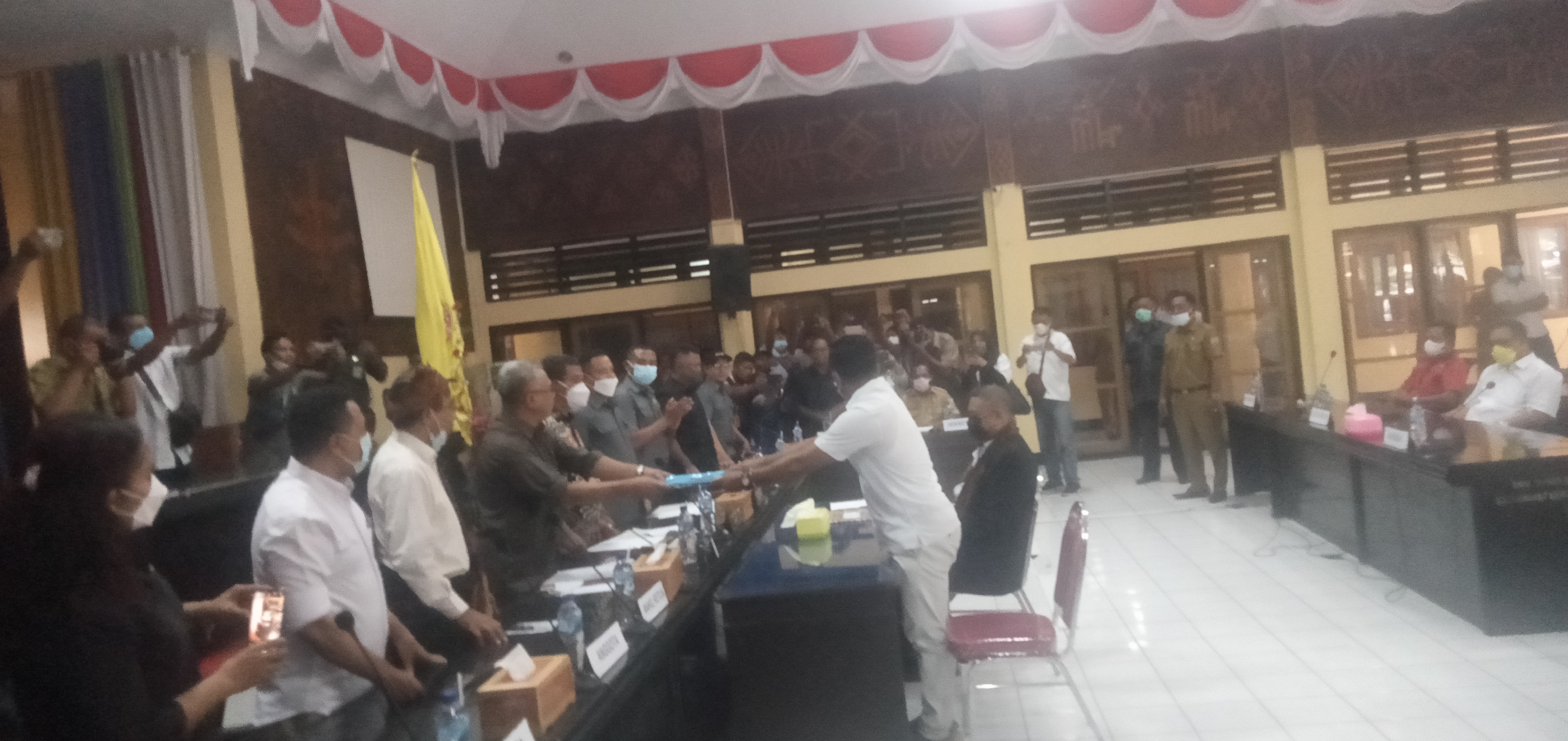 Berkas Dua Kandidat Bakal Calon Wakil Bupati Ende Erik Rede Dan Domi Mere  Dinyatakan Lengkap