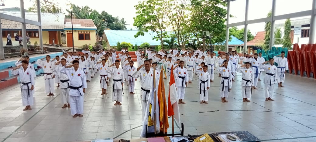 Ratusan Kohai INKADO Kabupaten Ende Ikut Ujian Kenaikan Sabuk,Ketua KSH :Berlatihlah Dengan Sungguh, Jadikan Karate Panggilan Maka Prestasi Pasti Diraih