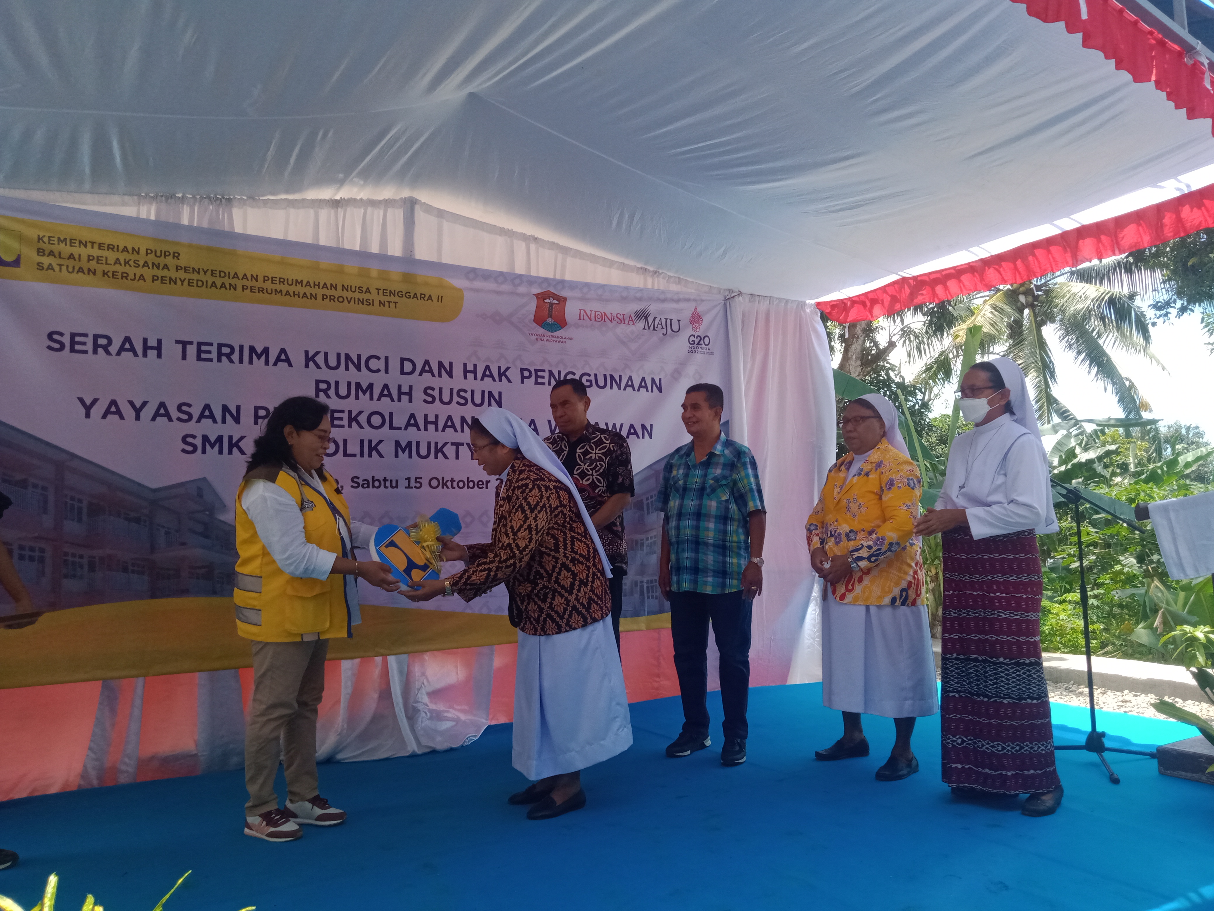 Ini Pesan Kabalai Pelaksana Penyediaan Perumahan Saat Serahkan Kunci Rusun Kepada Pimpinan Susteran CIJ Ende