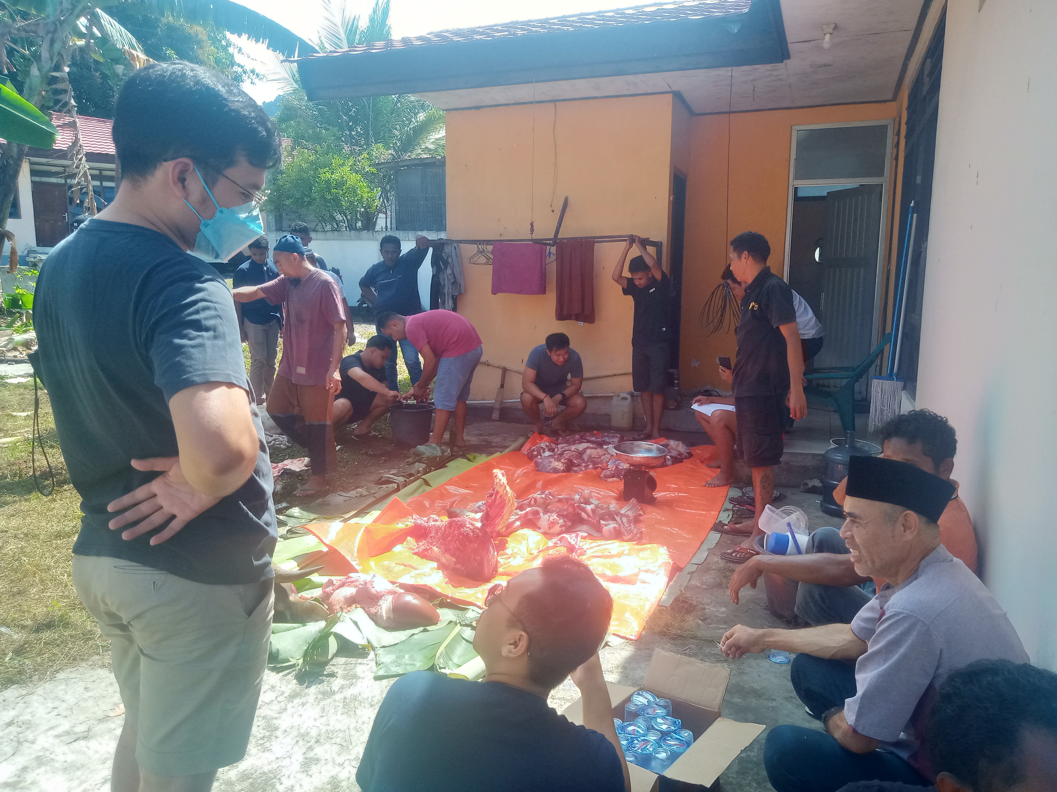 Kejaksaan Negeri Ende Potong 1 Ekor Sapi Kurban,  Dibagikan Kepada Staf Dan Panti Asuhan