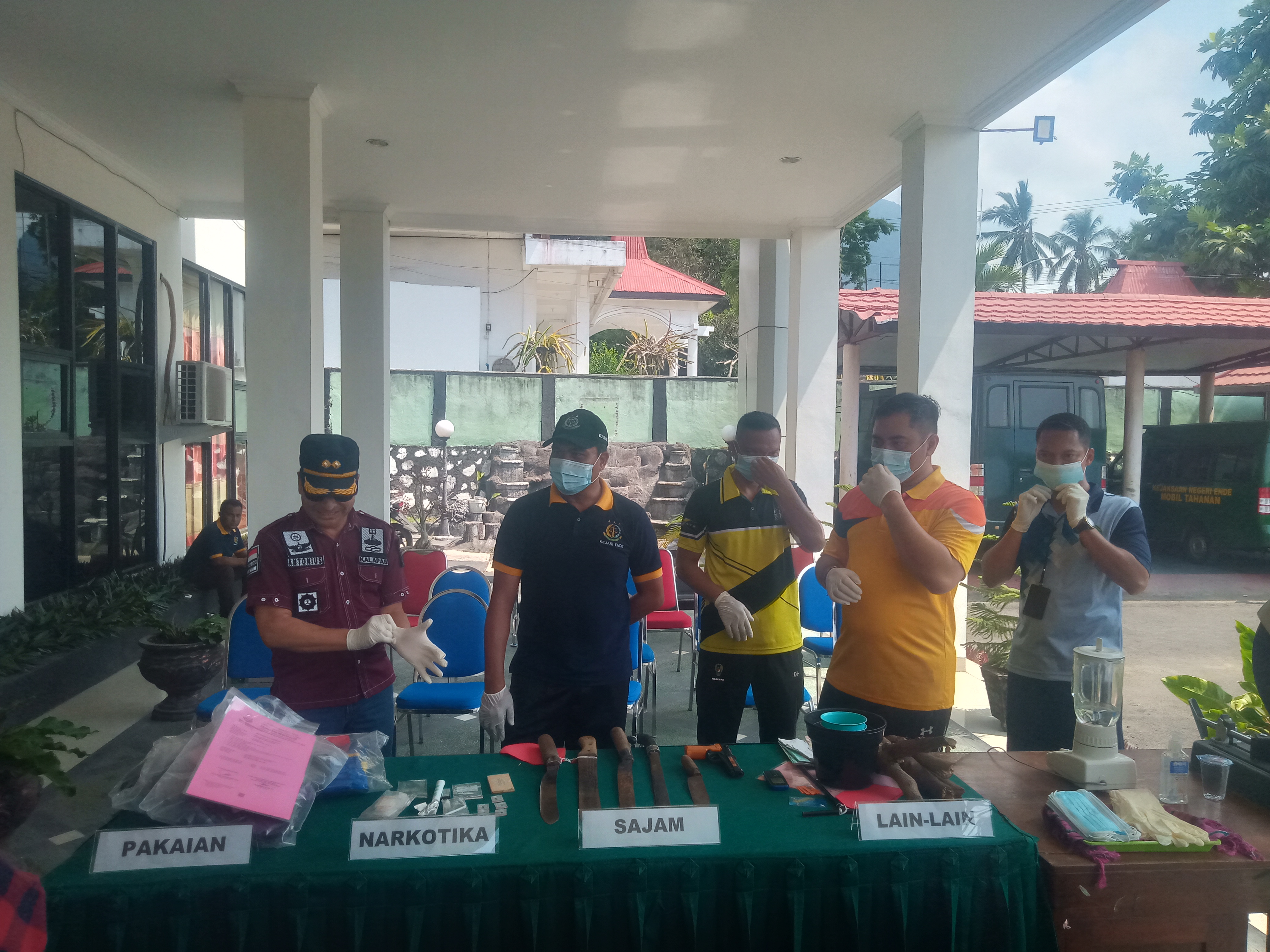 Kejaksaan Negeri Ende Musnahkan Barang Bukti Perkara Yang Sudah Inkrah