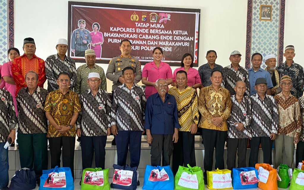 Selain Bersilaturahmi,Kapolres Ende Dan Ketua Bhayangkari Juga Ajak  Purnawirawan Dan Warakawuri Kawal Pemilu Damai