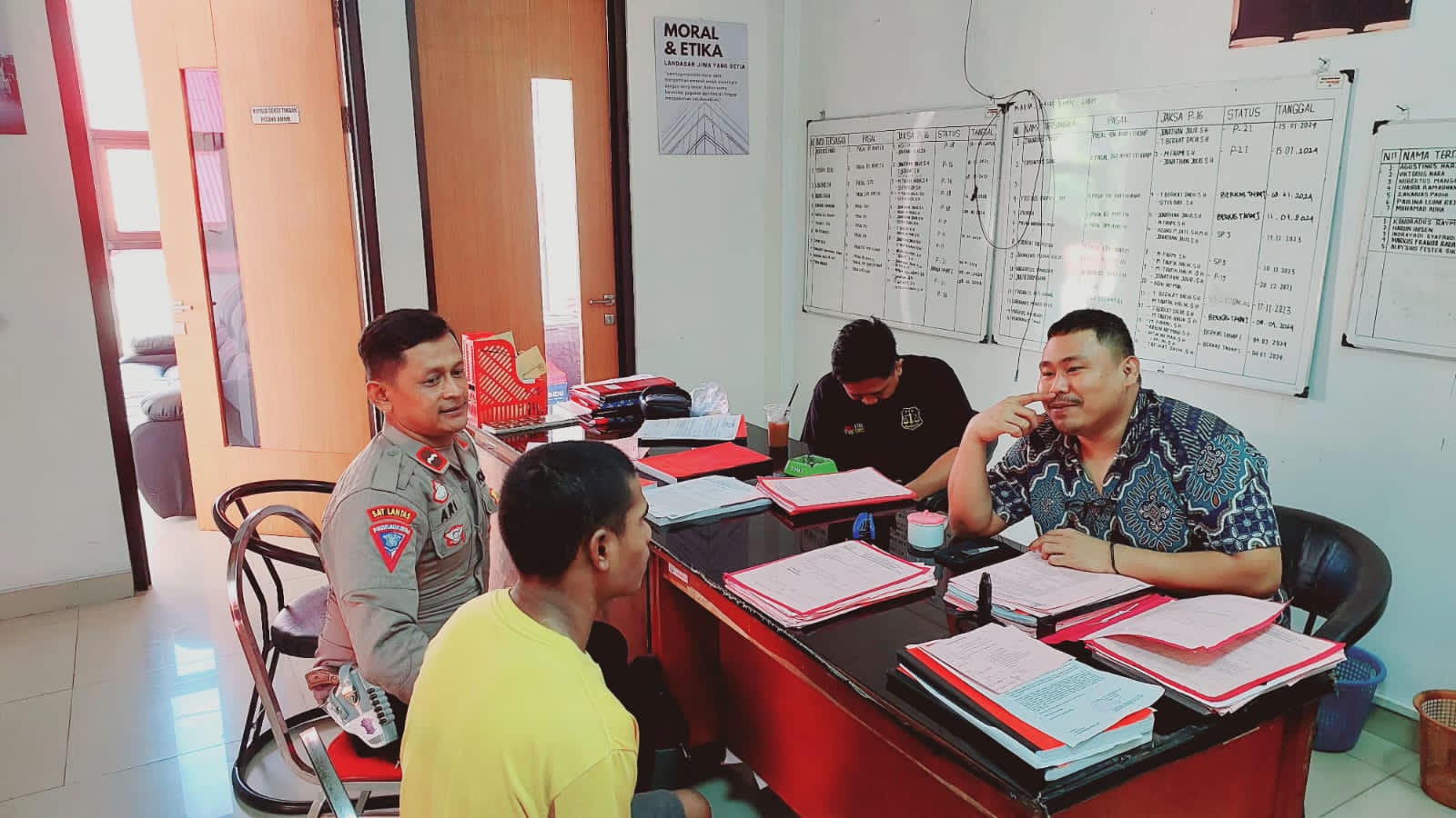 Unit Gakkum Sat Lantas Polres Ende, Limpahkan Tersangka Dan Barang Bukti