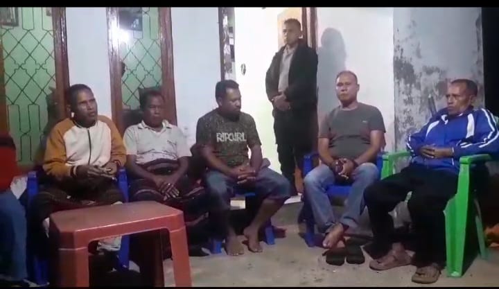 Kapolsek Wolowaru Mediasi Para Tokoh Dan Pemilik Lahan Terkait Penutupan Jalan Yang Menghubungkan Dua Desa Di Kecamatan Kelimutu