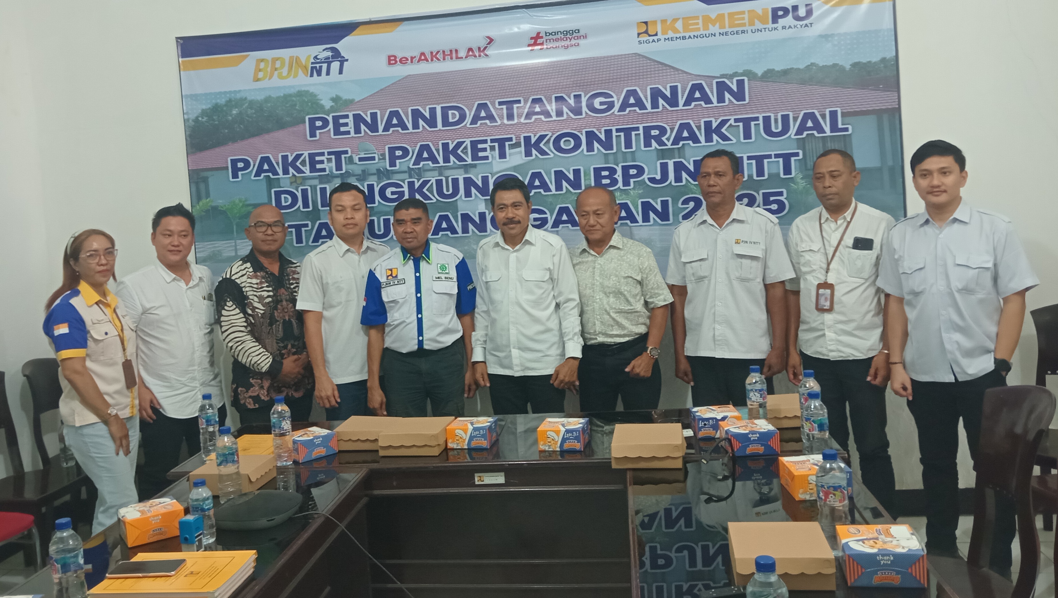 Satker PJN lV  Teken Kontrak  Dua Proyek Presevasi Pekerjaan Jalan Tahun 2025, Kasatker Wely Sugu Djawa Tekankan Jaga Komitmen Bersama Dalam Kontrak