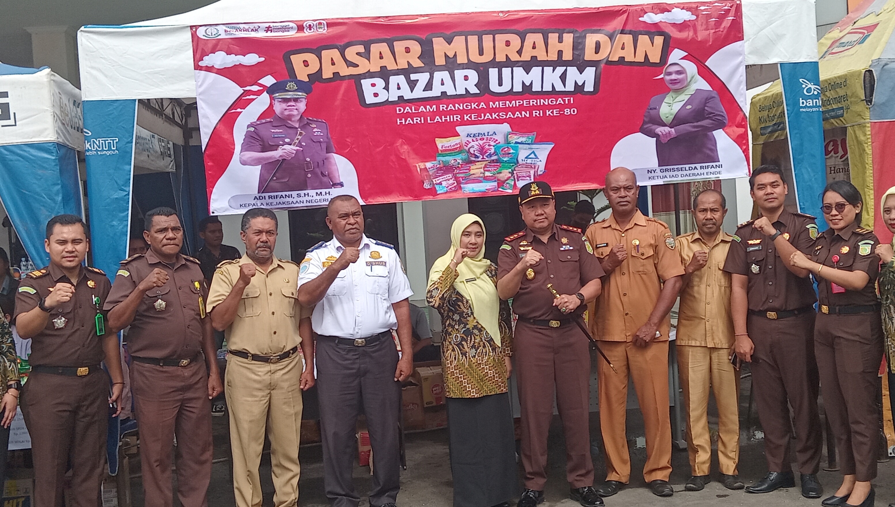 Kejaksaan Negeri Ende  Gelar Pasar Murah Jelang HARLA Kejaksaan 