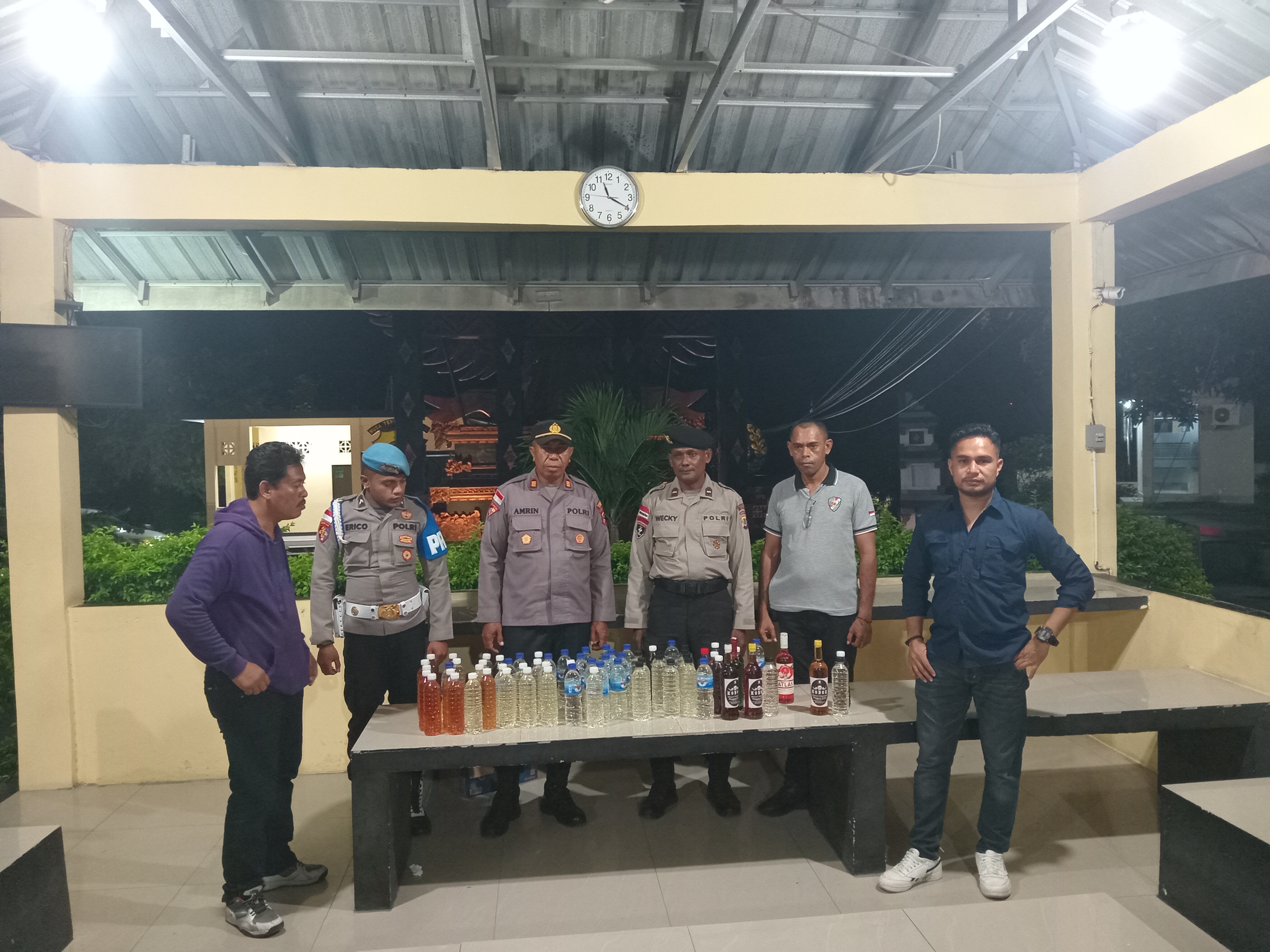 Gelar Operasi KRYD,  Sat Resnarkoba Polres Ende  Amankan Puluhan Botol Miras