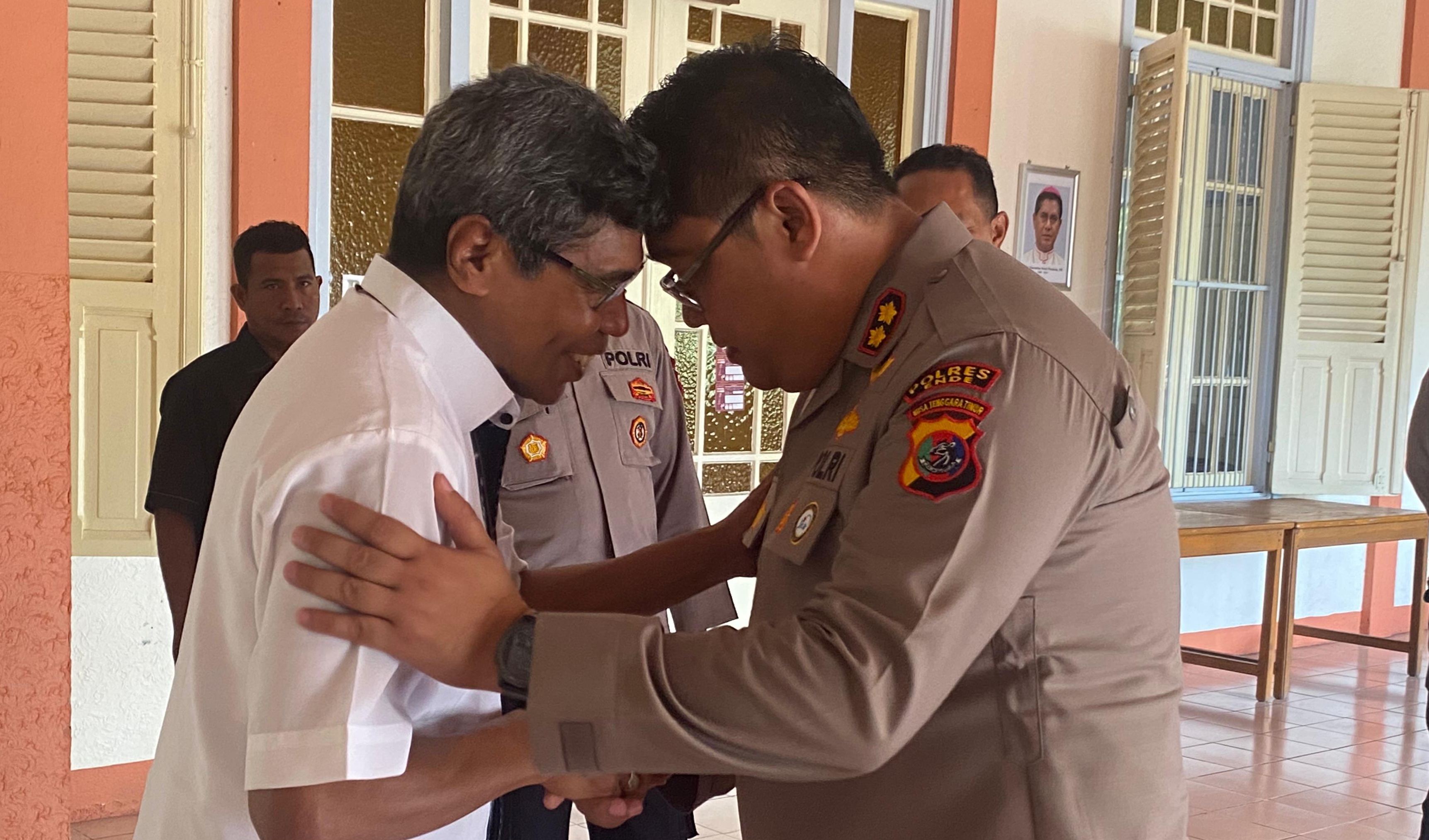 Kapolres Ende Silaturahmi Dengan  Uskup Agung Ende, Jalin Sinergitas Polri Dan Tokoh Agama