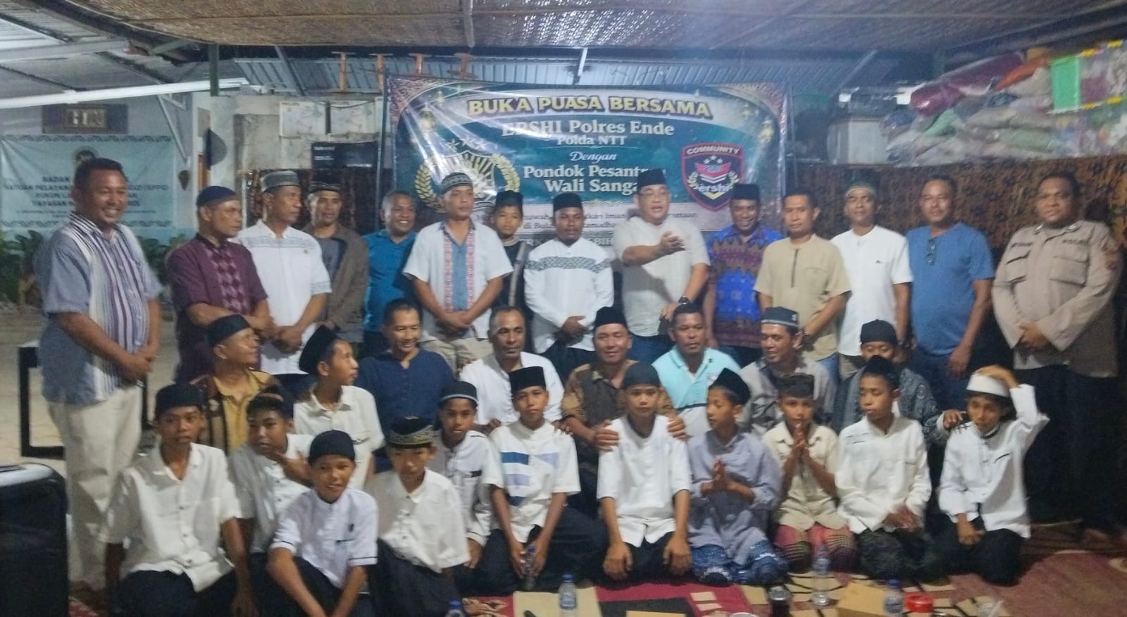 Kapolres Ende Hadiri Buka Puasa Bersama Ershi Comunity  Dan  Santri Pondok Pesantren Wali Sanga
