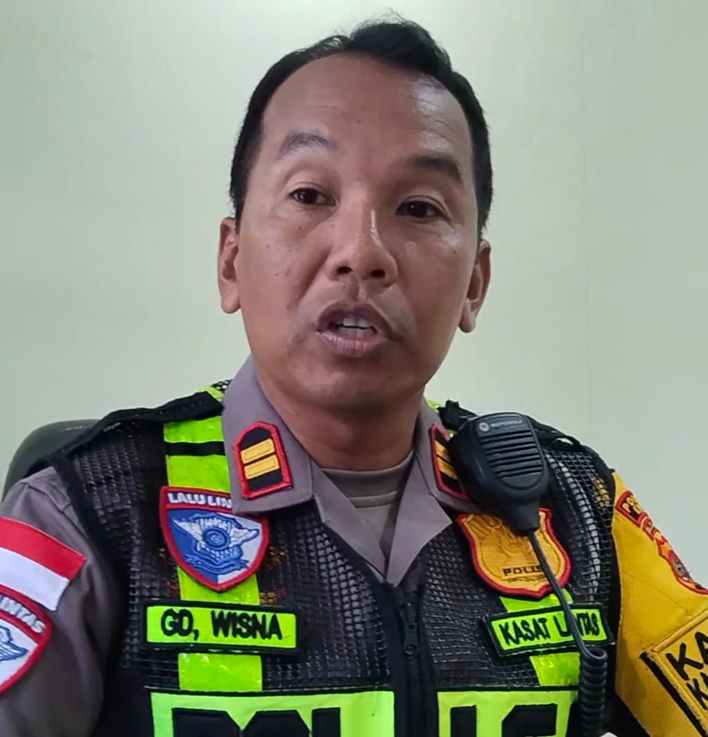 Untuk Kelancaran Lalulintas Jelang Idulfitri Sat Lantas Polres Ende Tutup  Sejumlah Lorong Di Pasar Mbongawani 