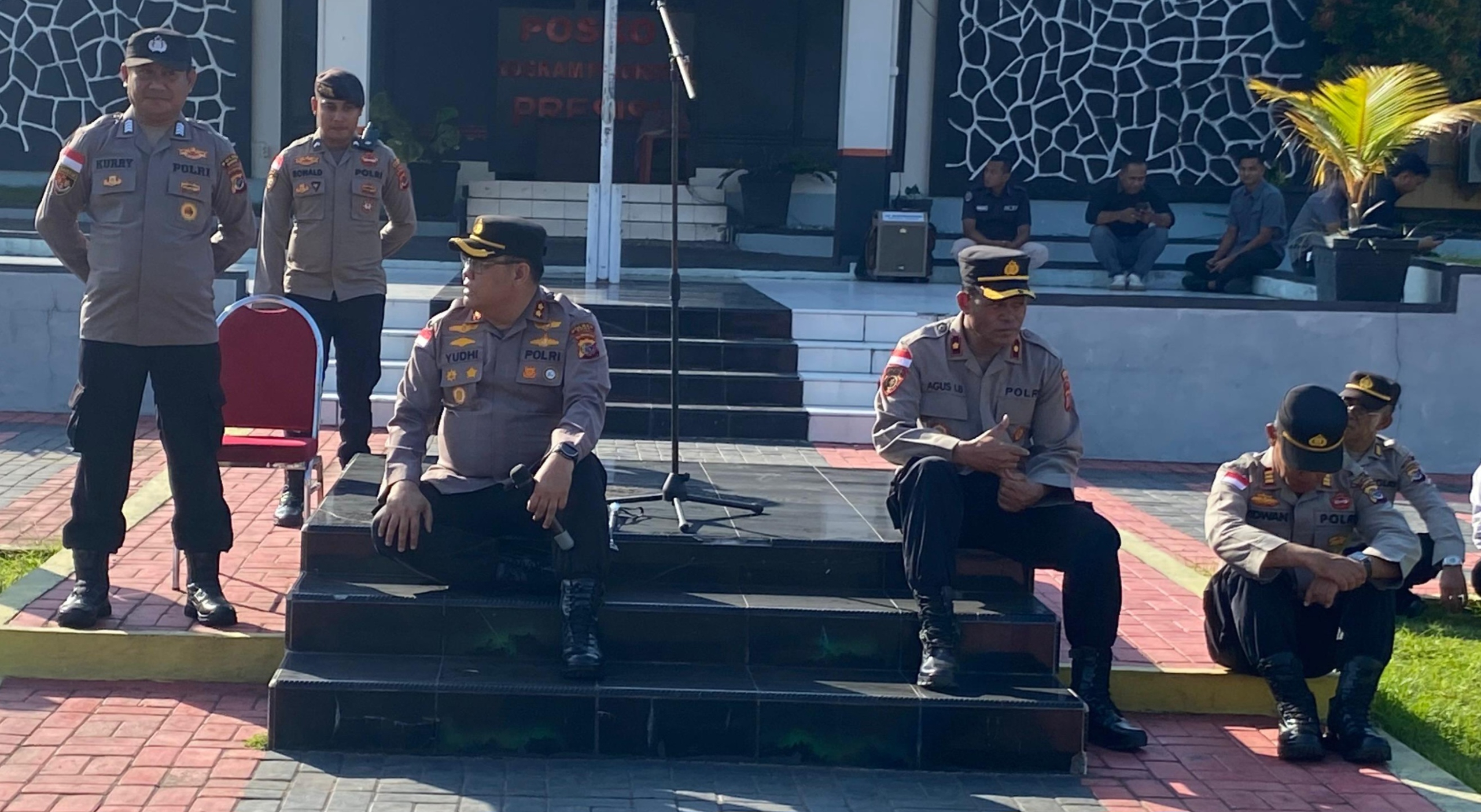 Memimpin Tanpa Sekat ,AKBP Yudhi Franata Duduk Lesehan di Lapangan Usai Apel, Dengar Ungkapan Hati Anggota 