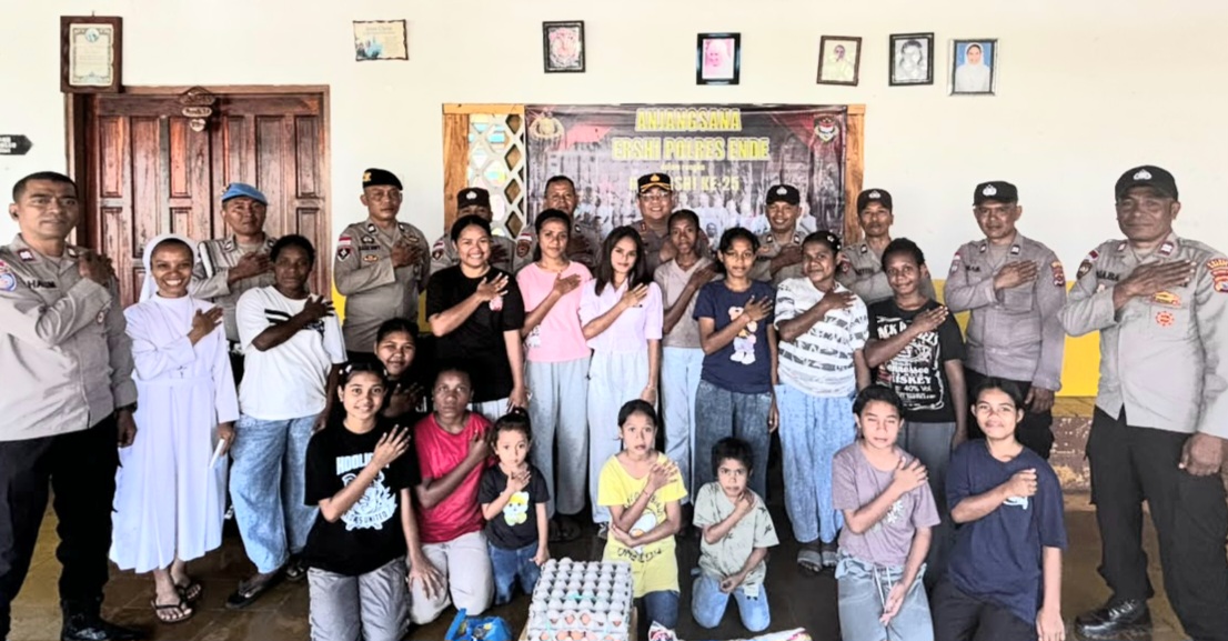 ​25 Tahun Mengabdi,  Alumni Ershi XX Polres Ende Berbagi Kasih Di  Panti Asuhan Dan Sambangi Keluarga Almarhum Rekan Seperjuangan 